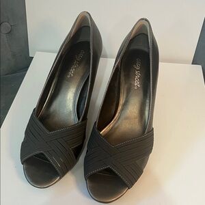 Easy Street Lavish Platform Pump size 9.5